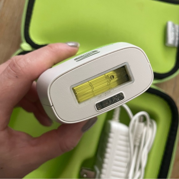 Silk’n Glide Permanent Hair Removal Device - Picture 3 of 3